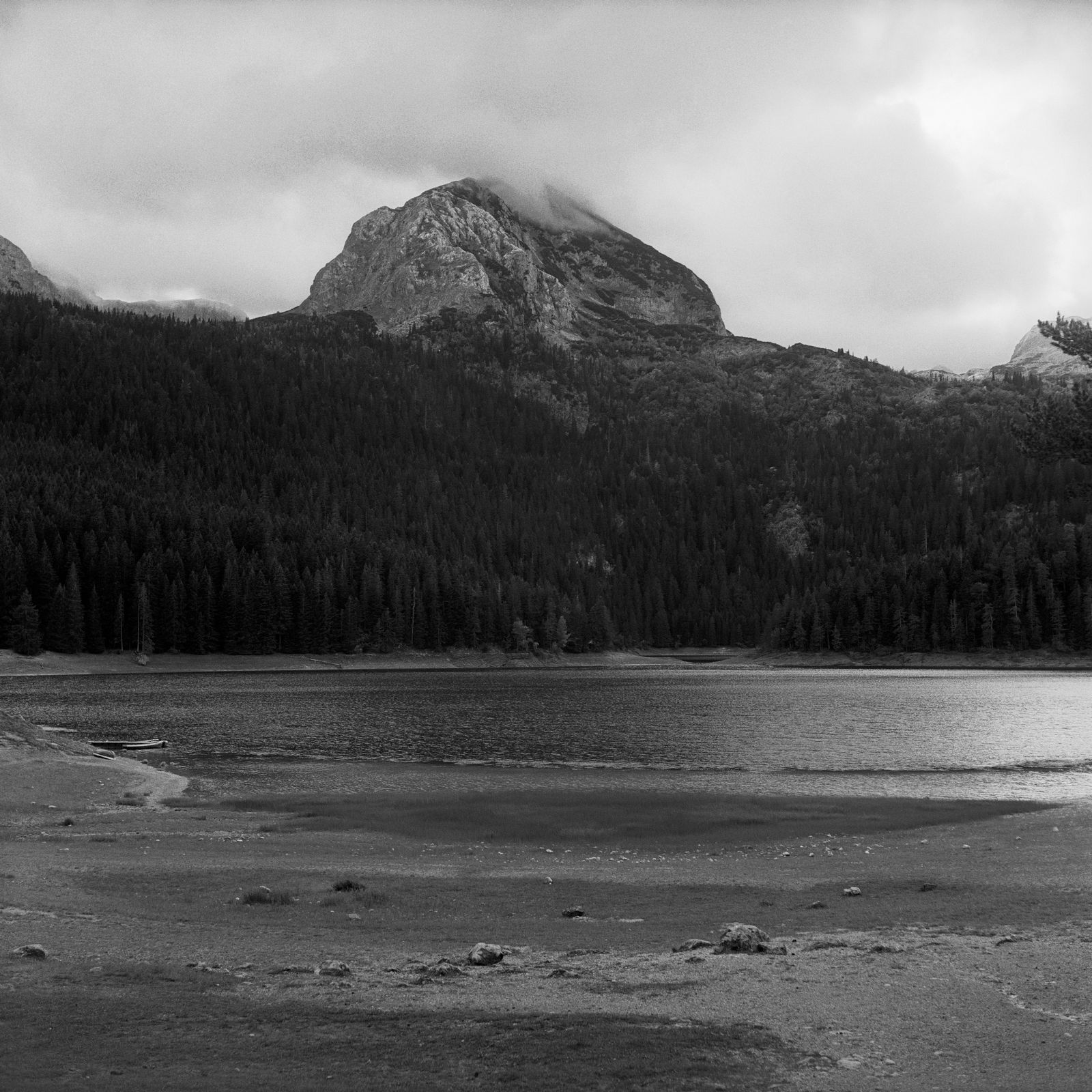 Crno jezero pod Durmitorom